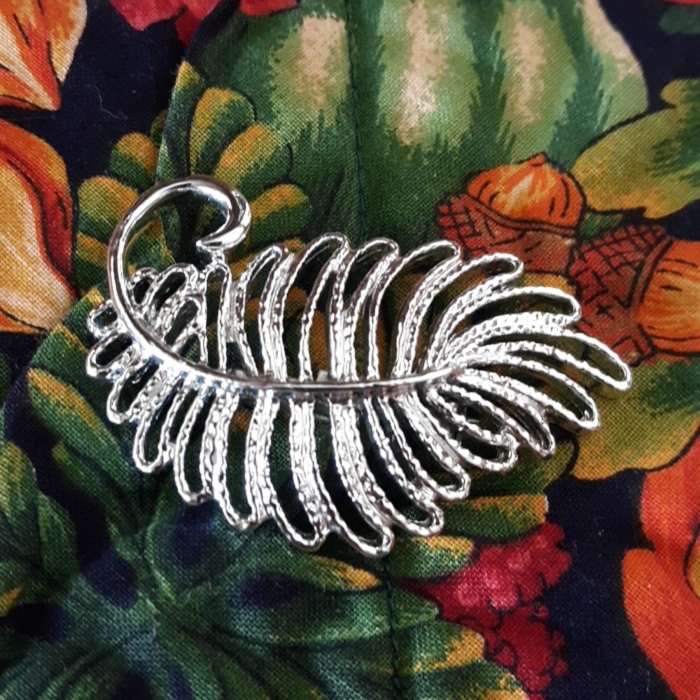 Pretty silver brooch